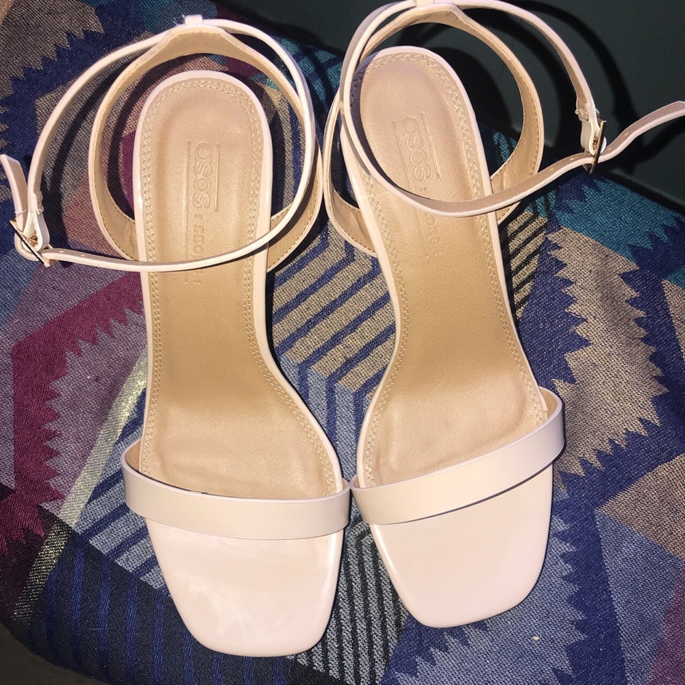 Beige heel new never worn